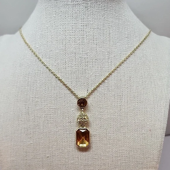 AVON Sparkle Surprise Signed Necklace - Picture 6 of 6